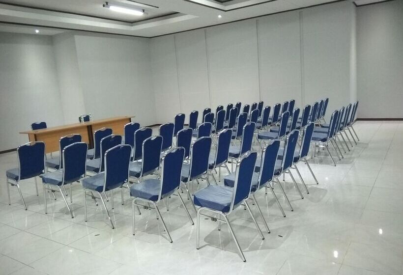 فندق Legreen Suite Supomo