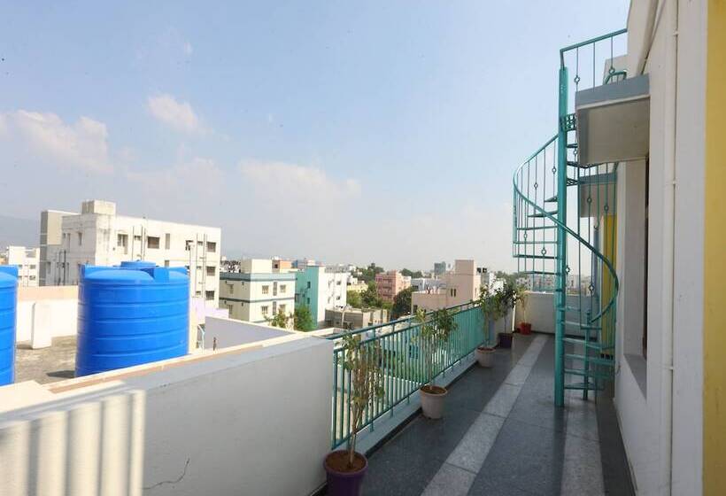 Hotel Oyo 9226 Near Railway Station