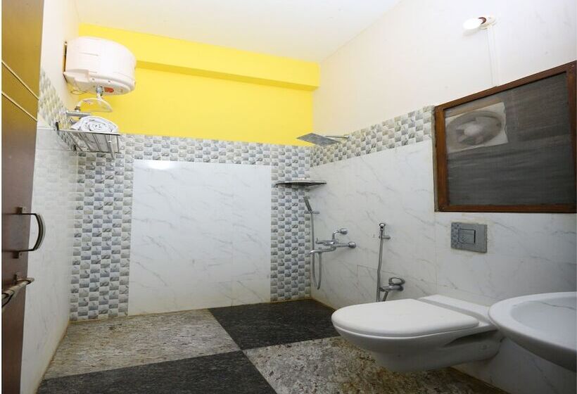 Hotel Oyo 9226 Near Railway Station