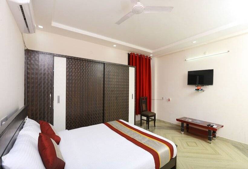 Hotel Oyo 9226 Near Railway Station