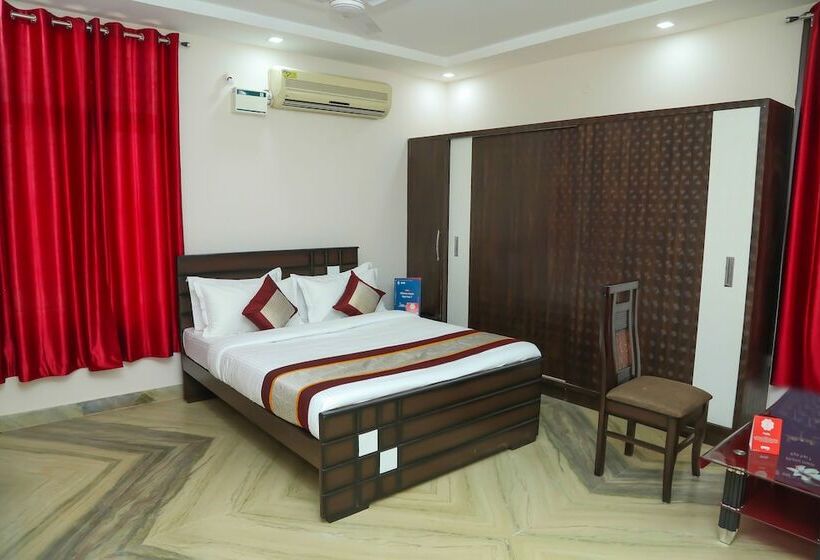Hotel Oyo 9226 Near Railway Station