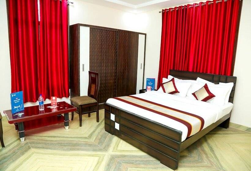 Hotel Oyo 9226 Near Railway Station