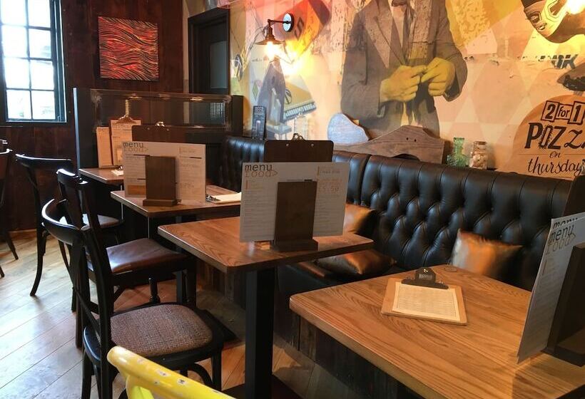 Отель Queen Street Tap