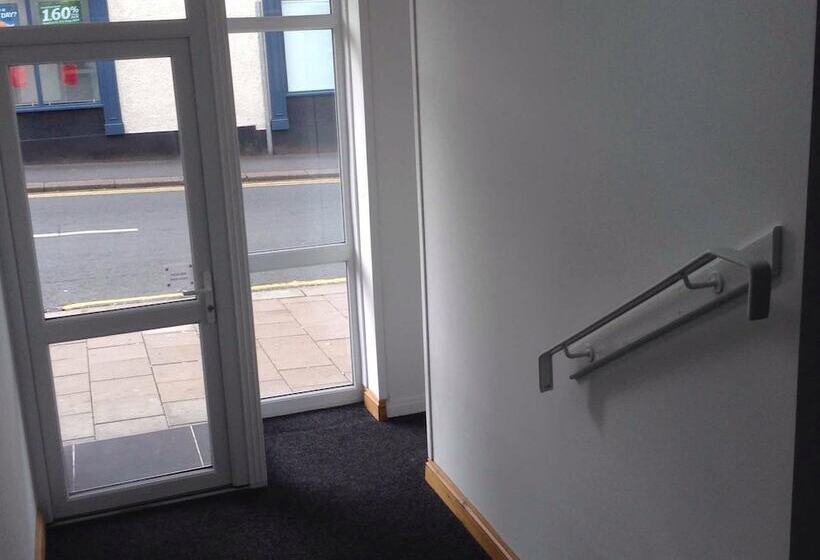 בית מלון כפרי The Bear On The Square