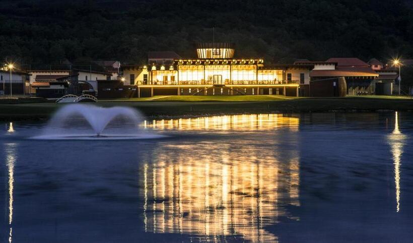 בית מלון כפרי Theodora Golf Club