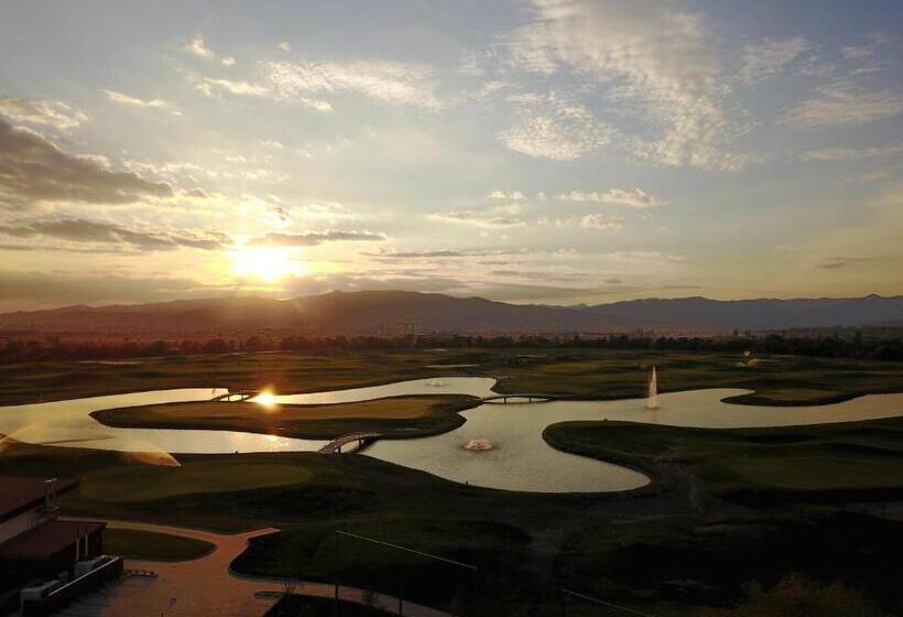 בית מלון כפרי Theodora Golf Club