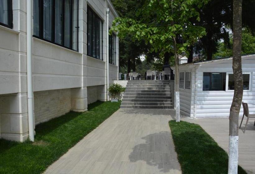 בית מלון כפרי Turizem Shkelzeni