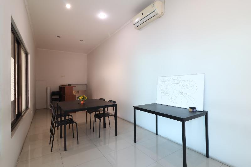 בית מלון כפרי Uptown Residence Syariah Pondok Pinang