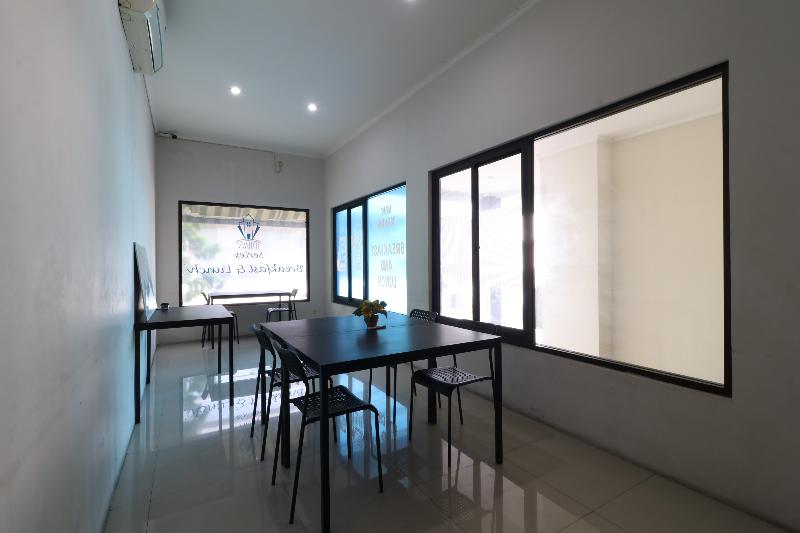 בית מלון כפרי Uptown Residence Syariah Pondok Pinang