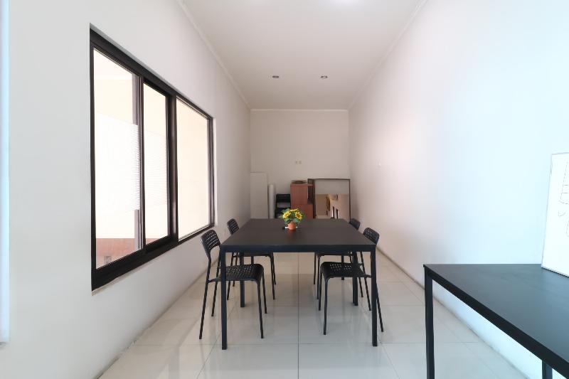 בית מלון כפרי Uptown Residence Syariah Pondok Pinang