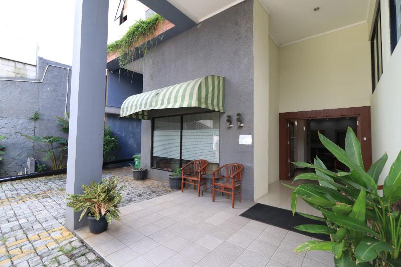 בית מלון כפרי Uptown Residence Syariah Pondok Pinang