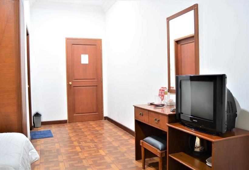 Отель Zen Rooms Basic Cipanas Km.78