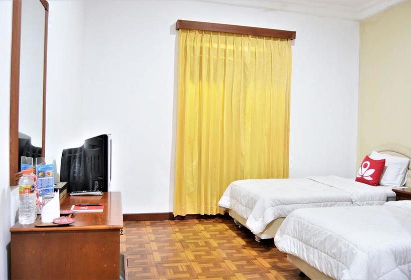 Отель Zen Rooms Basic Cipanas Km.78