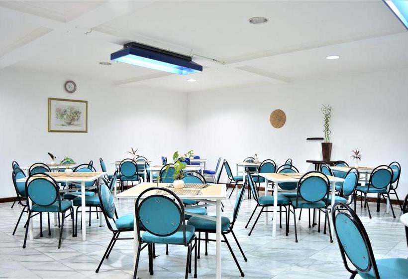 Отель Zen Rooms Basic Cipanas Km.78