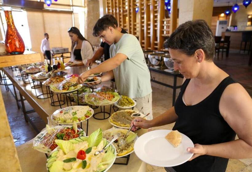 O Beach Hotel & Resort