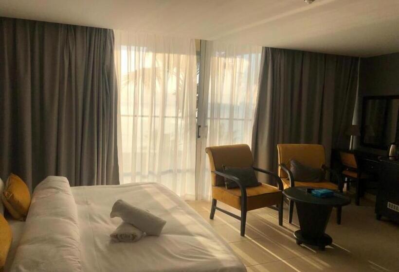 O Beach Hotel & Resort