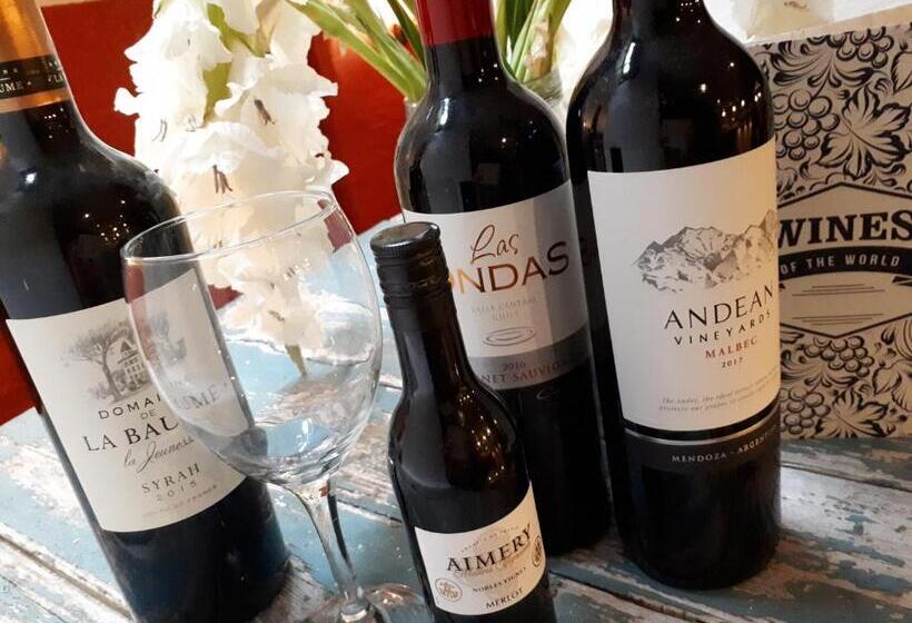 Общежитие Ty Glyndwr Bunkhouse, Bar And Cafe