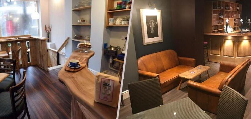 Общежитие Ty Glyndwr Bunkhouse, Bar And Cafe