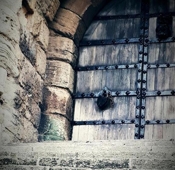 Общежитие Ty Glyndwr Bunkhouse, Bar And Cafe