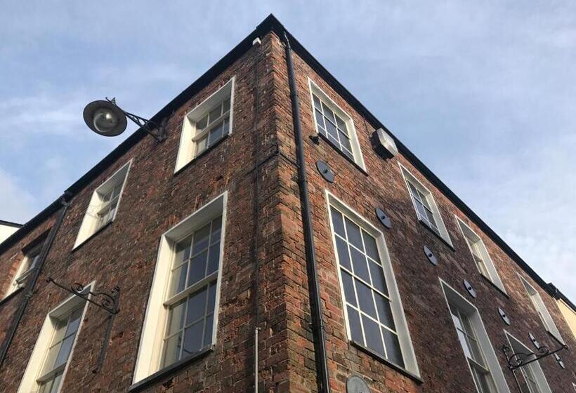 Общежитие Ty Glyndwr Bunkhouse, Bar And Cafe