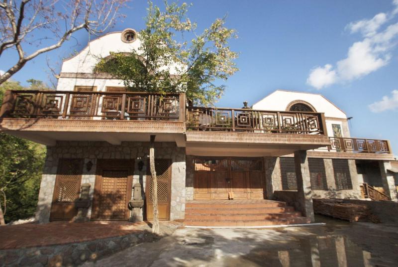 تختخواب و صبحانه Caille Blanc Villa &   Adults Only