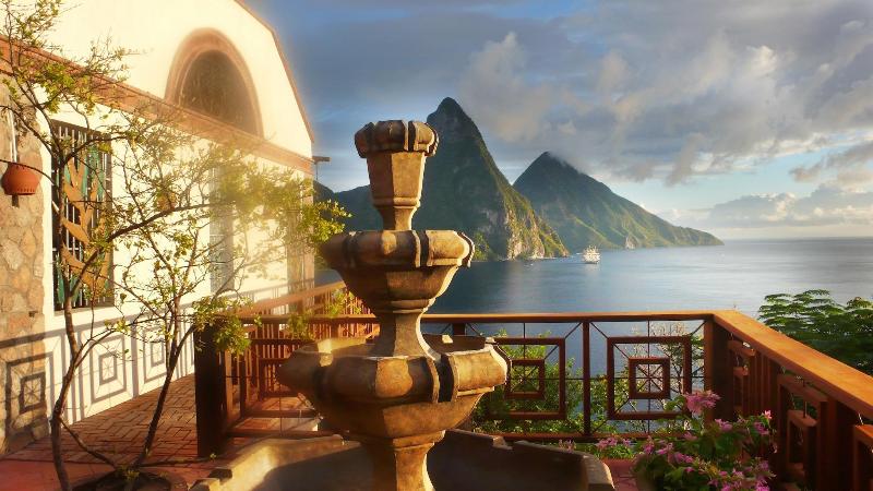 تختخواب و صبحانه Caille Blanc Villa &   Adults Only
