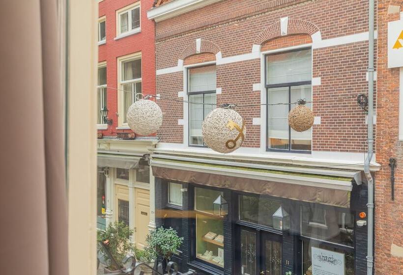 ベッドアンドブレックファースト Exlibris Boutique