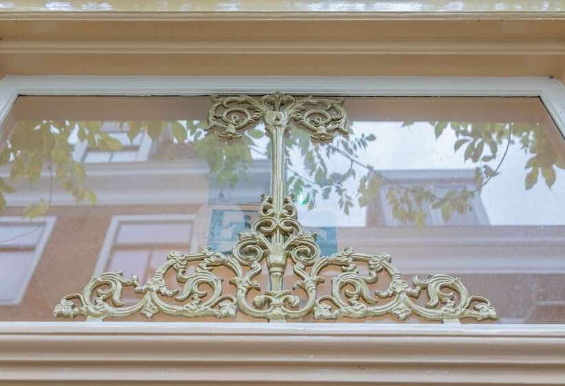 ベッドアンドブレックファースト Exlibris Boutique