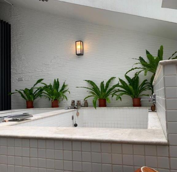 تختخواب و صبحانه 山月二二villa溫泉墅