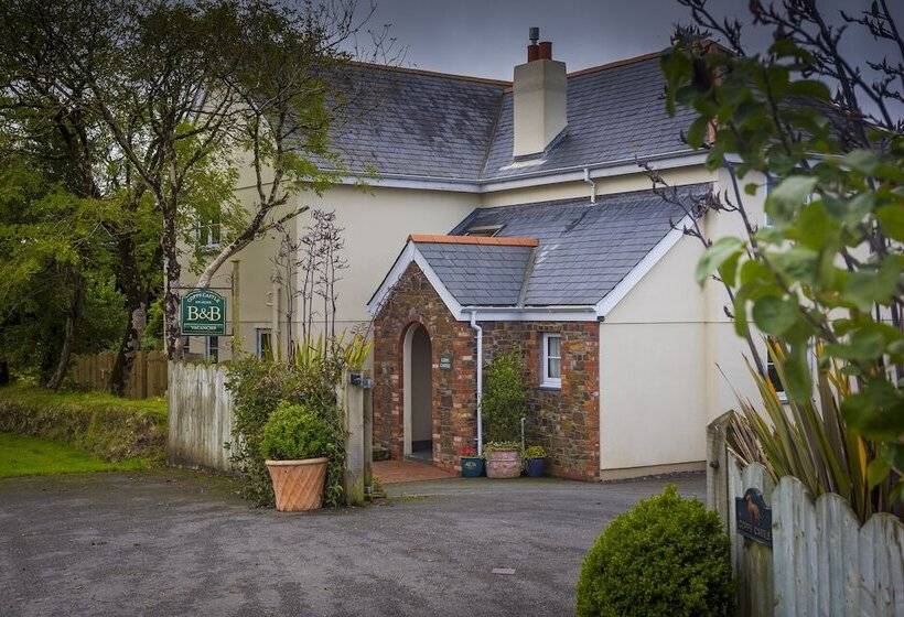 Copps Castle Bed & Breakfast