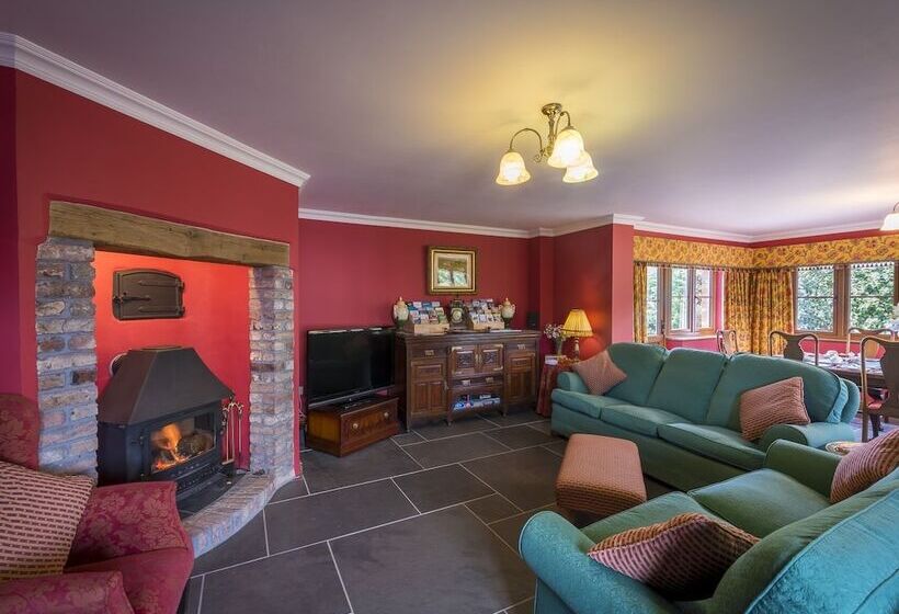 Copps Castle Bed & Breakfast