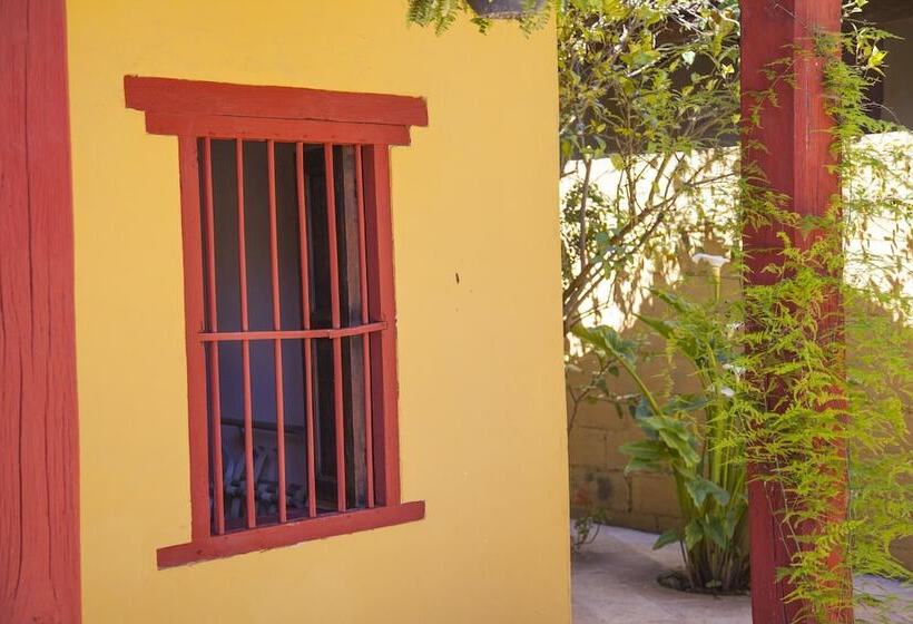 בית מלון כפרי Adobe & Teja