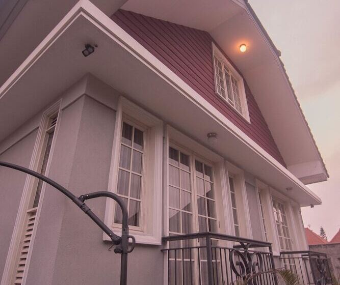 酒店 Front One Boutique Baluran Malang