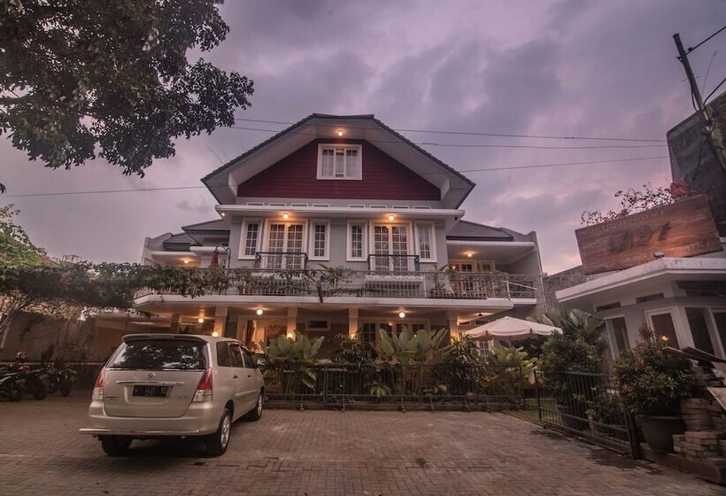 酒店 Front One Boutique Baluran Malang