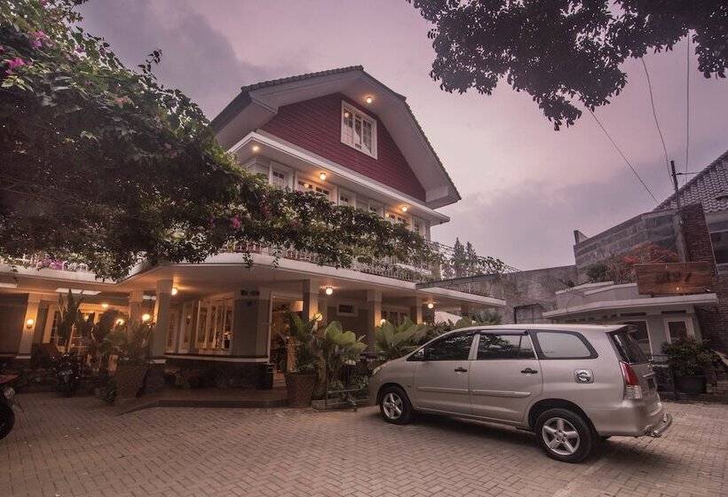 酒店 Front One Boutique Baluran Malang