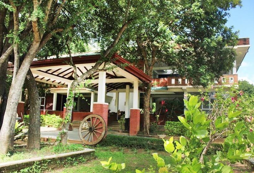 Отель Green Hut Nature Resort