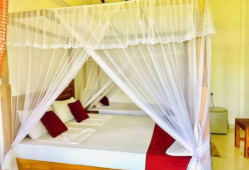 Отель Green Hut Nature Resort