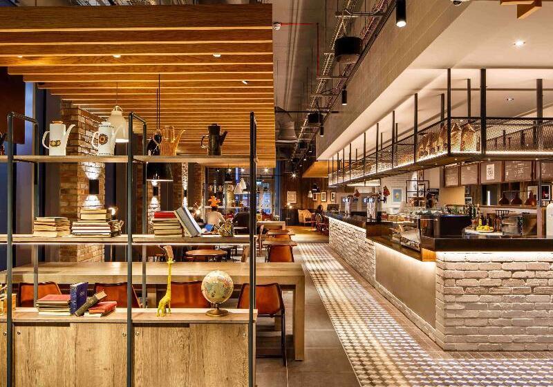 בית מלון כפרי Ibis London Canning Town