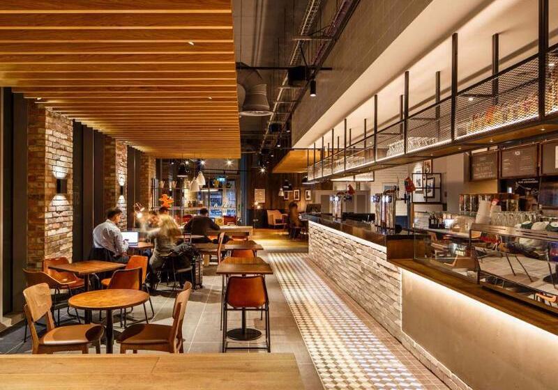 בית מלון כפרי Ibis London Canning Town