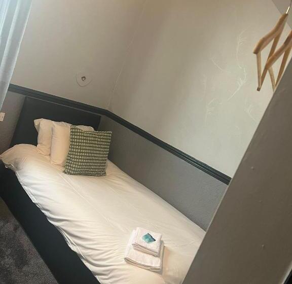 Отель Letting Rooms @ Charles Dickens