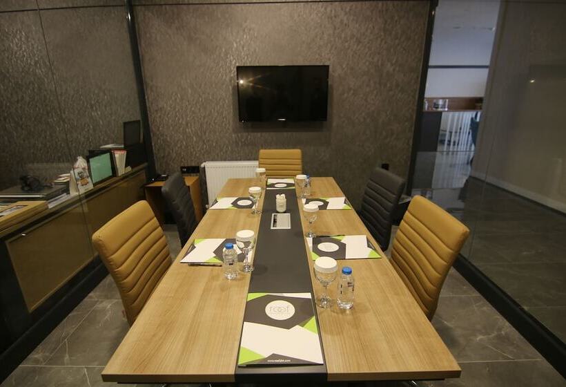 Roof 264 Hotel & Suites