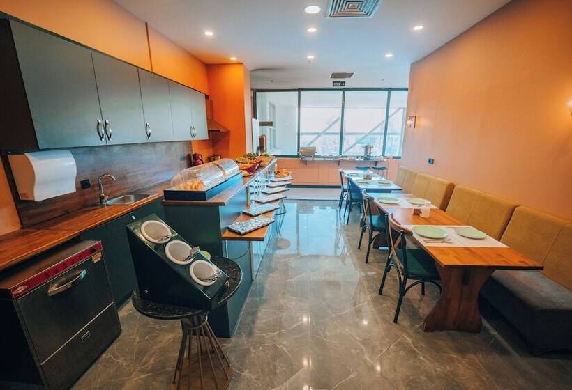 Roof 264 Hotel & Suites