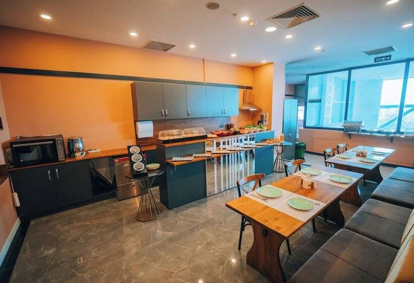 Roof 264 Hotel & Suites