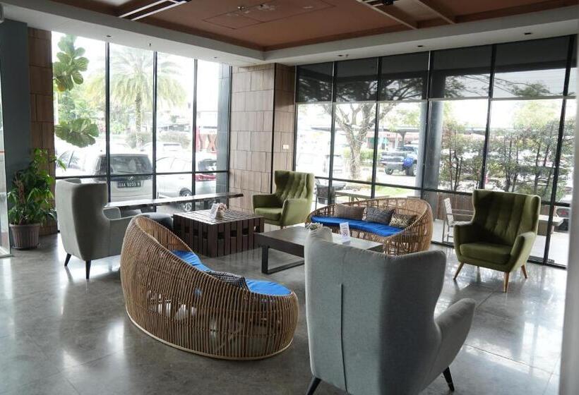 Roxy Hotel & Apartments