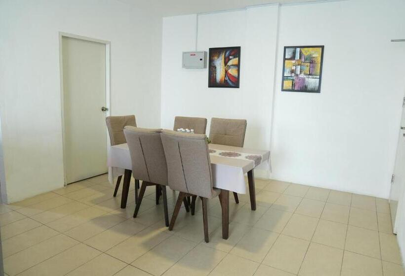 Roxy Hotel & Apartments