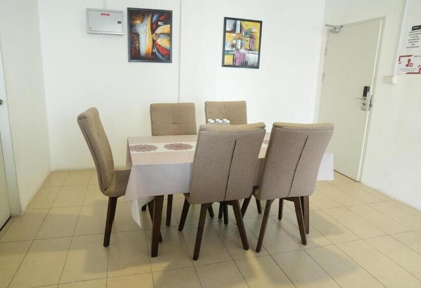 Roxy Hotel & Apartments