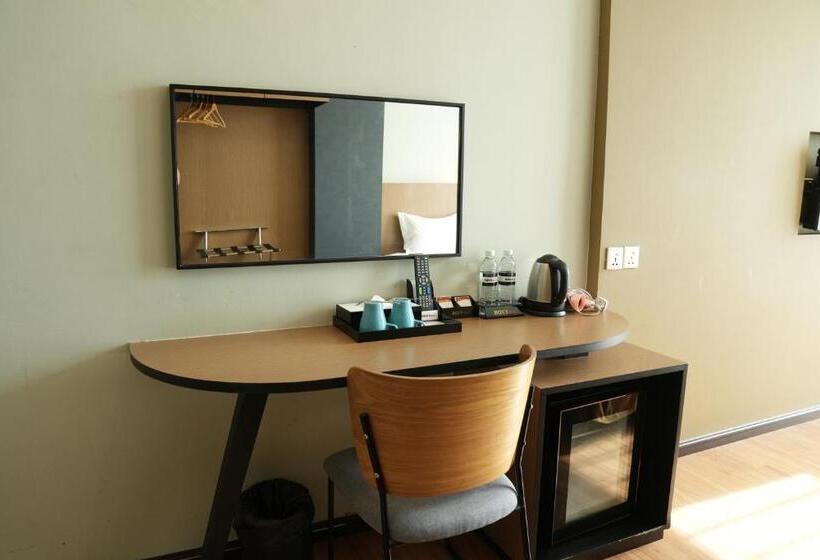 Roxy Hotel & Apartments