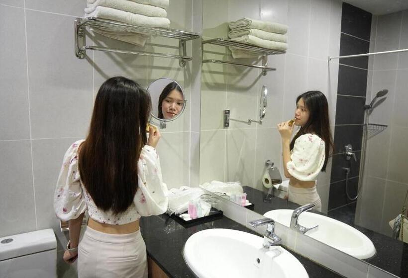 Roxy Hotel & Apartments