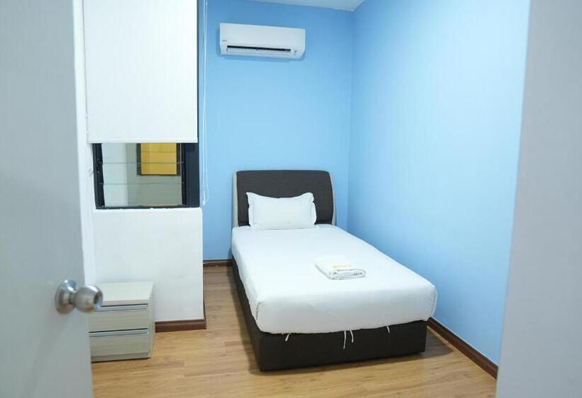 Roxy Hotel & Apartments