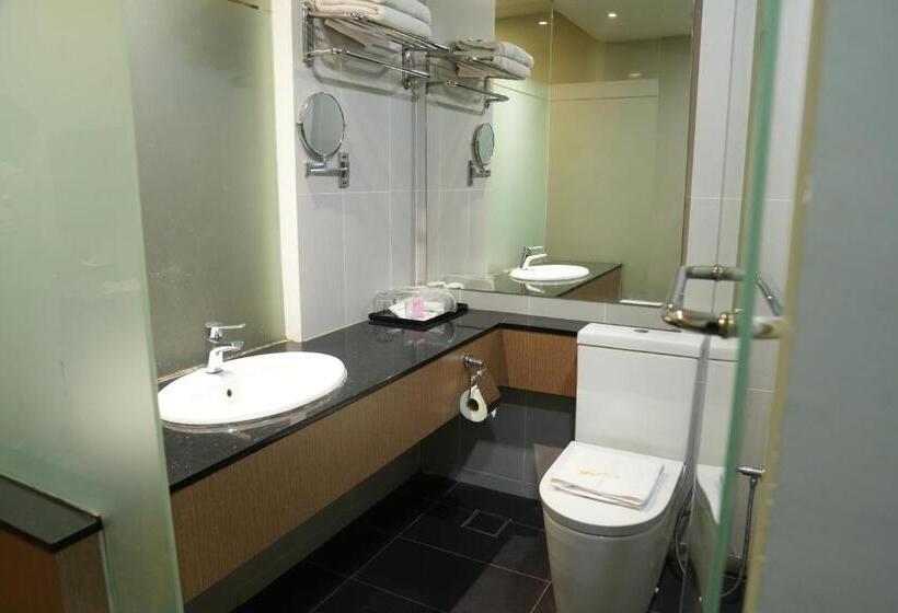 Roxy Hotel & Apartments